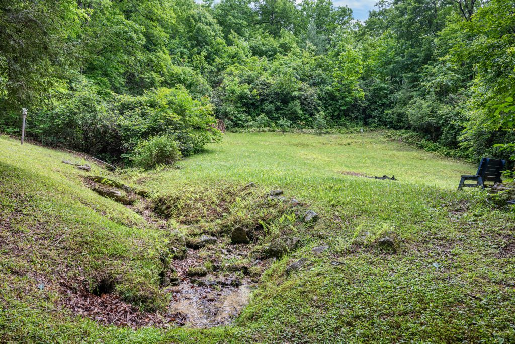 125 Round Mountain Road-060326-29