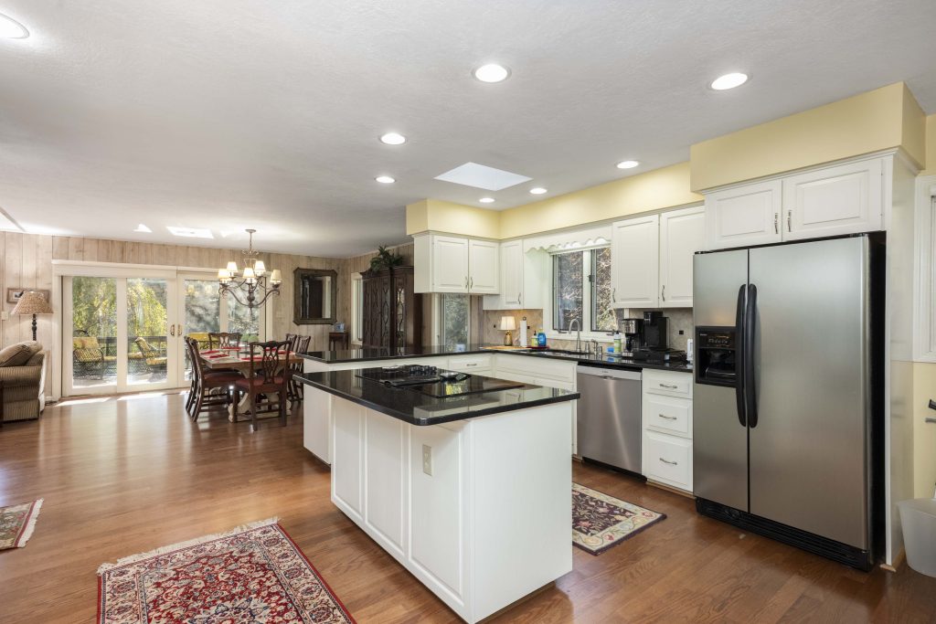 572 N Eastshore Drive-110325-12