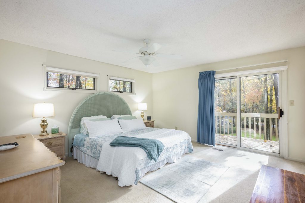 572 N Eastshore Drive-110325-27
