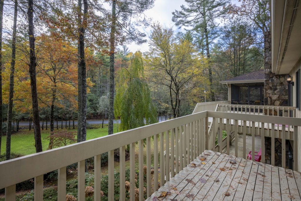 572 N Eastshore Drive-110325-33