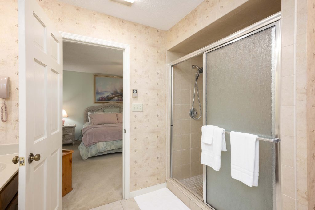 572 N Eastshore Drive-110325-38