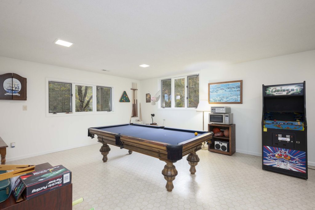 572 N Eastshore Drive-110325-47