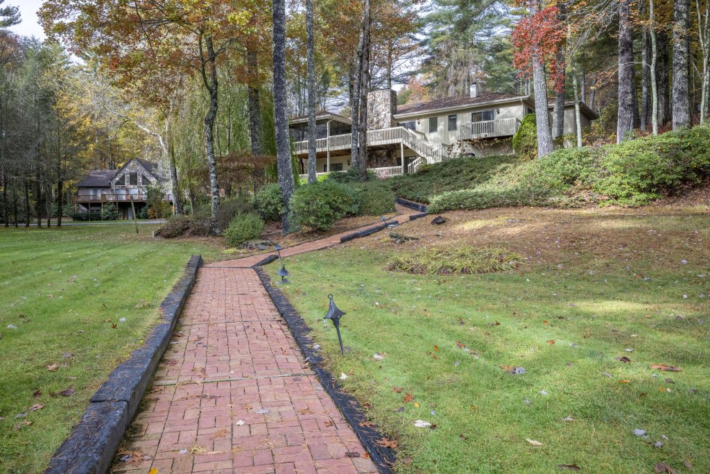 572 N Eastshore Drive-110325-58