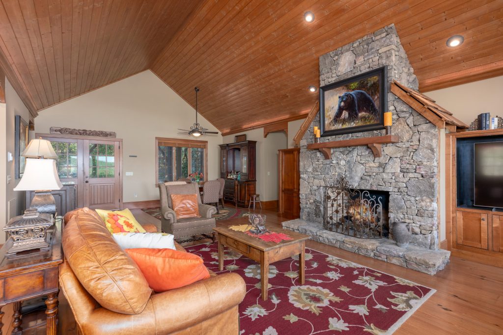 601 Hawk Mountain Road-042226-07