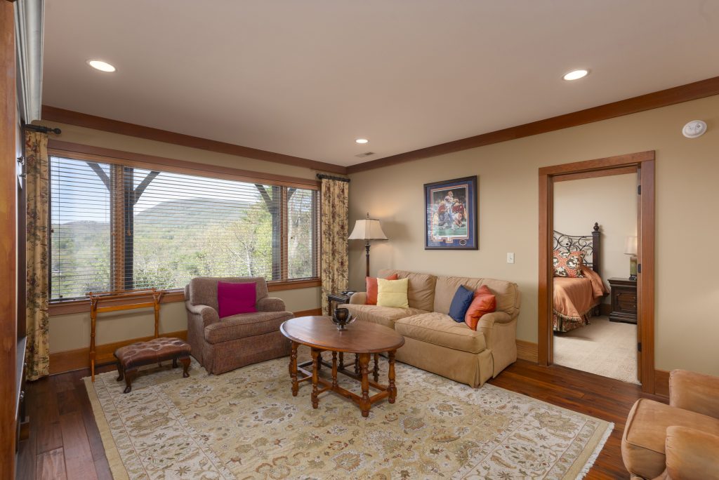 601 Hawk Mountain Road-042226-30