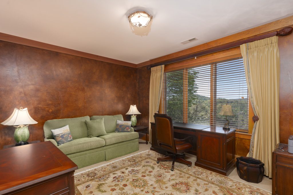 601 Hawk Mountain Road-042226-40