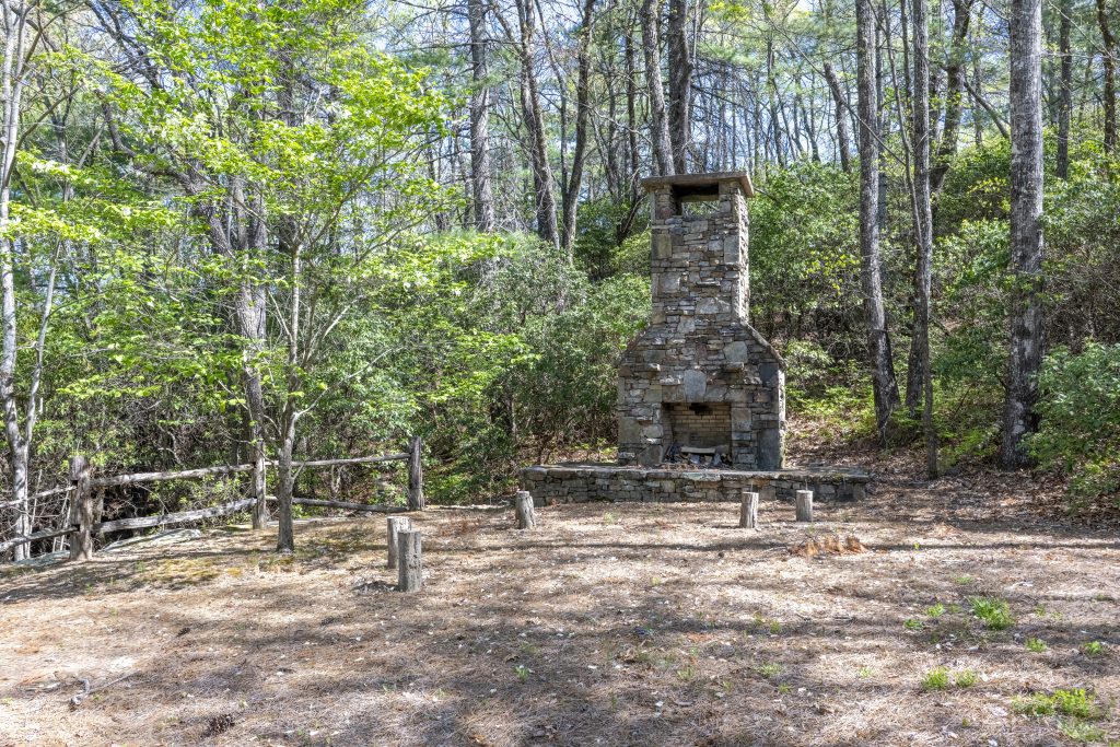 601 Hawk Mountain Road-042226-45
