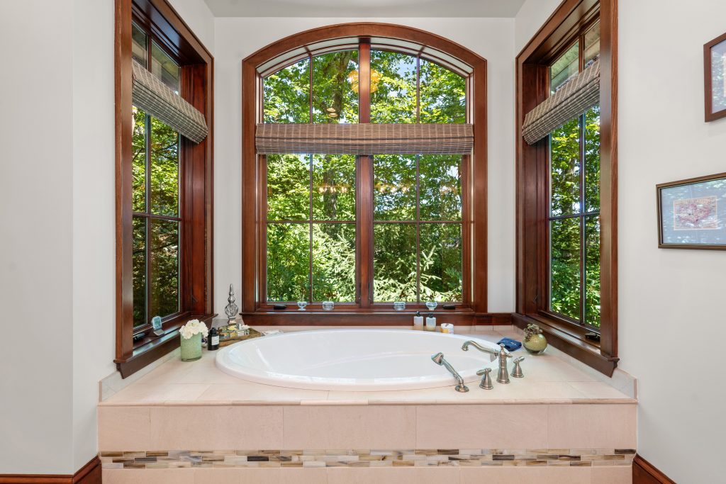 1914 Toxaway Drive-092126-21