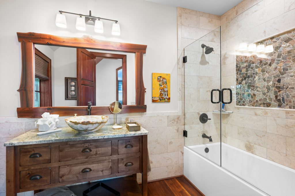1914 Toxaway Drive-092126-26