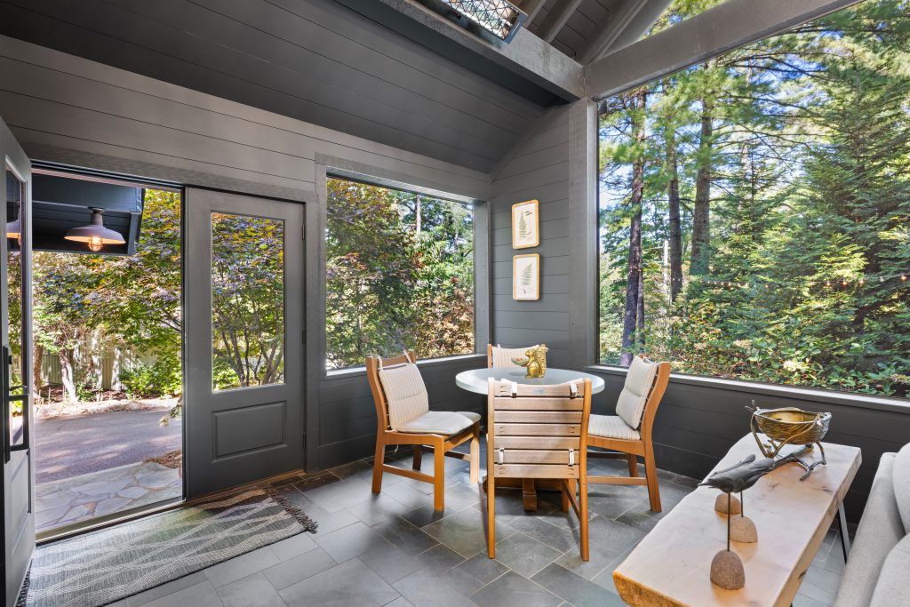17 Club Cottages Way-100126-08