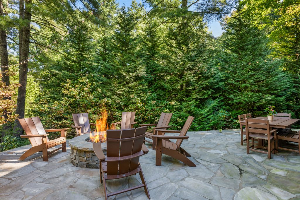 17 Club Cottages Way-100126-40